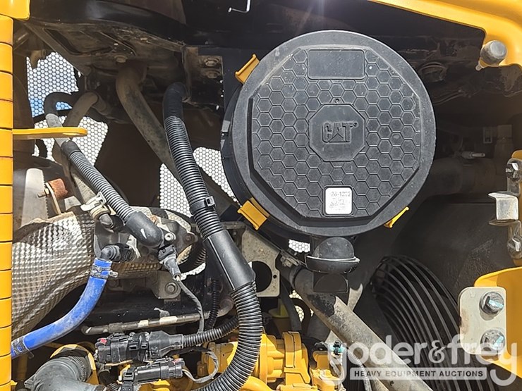 2021-caterpillar-d1-image-51