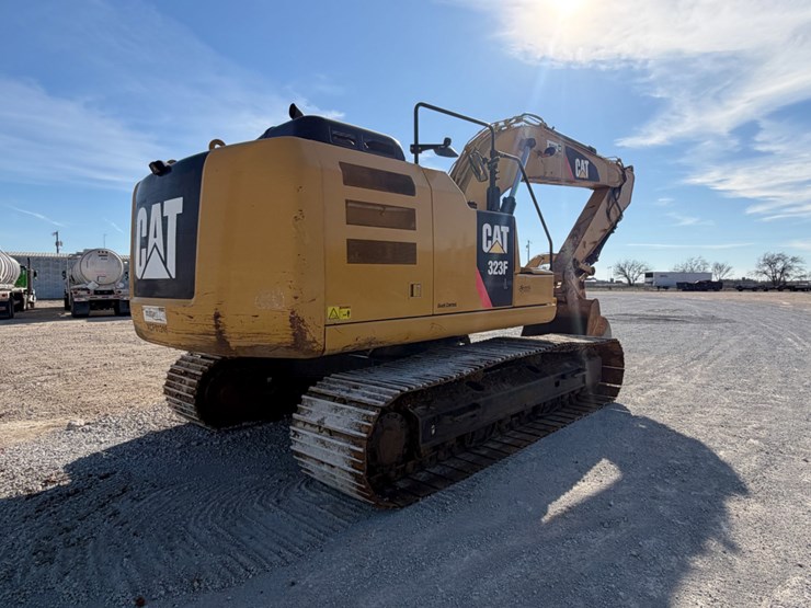 2016-caterpillar-323fl-image-5