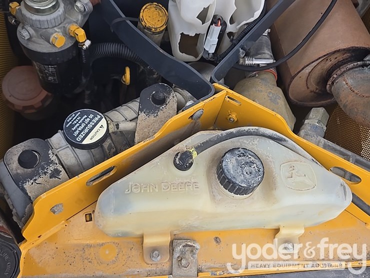 2011-deere-328d-image-35