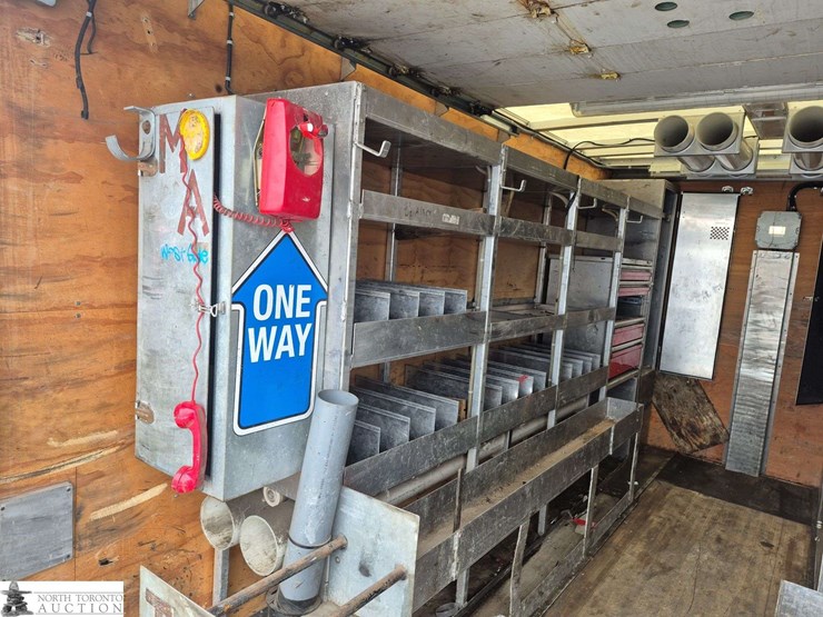 2016-isuzu-nqr-image-22