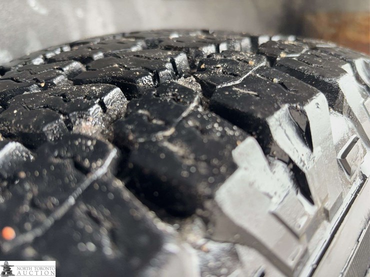 2011-ford-cargo-image-40