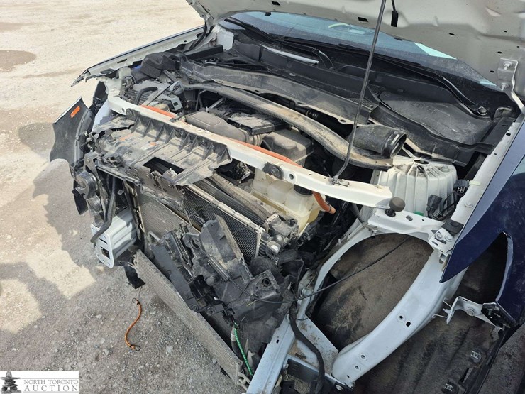 2023-ford-explorer-image-10