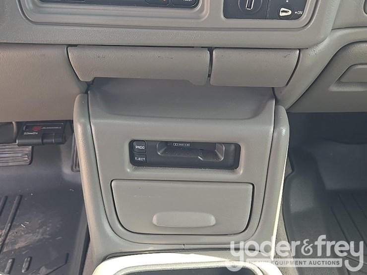 2002-chevrolet-silverado-2500hd-image-90