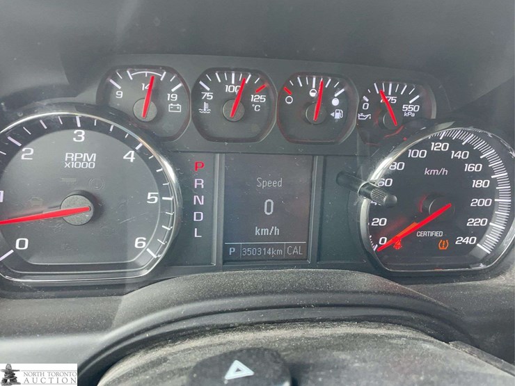 2017-chevrolet-tahoe-image-12