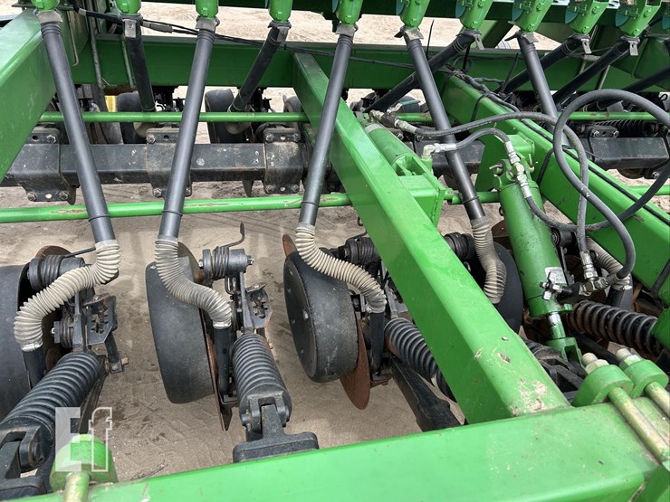 john-deere-1560-image-12