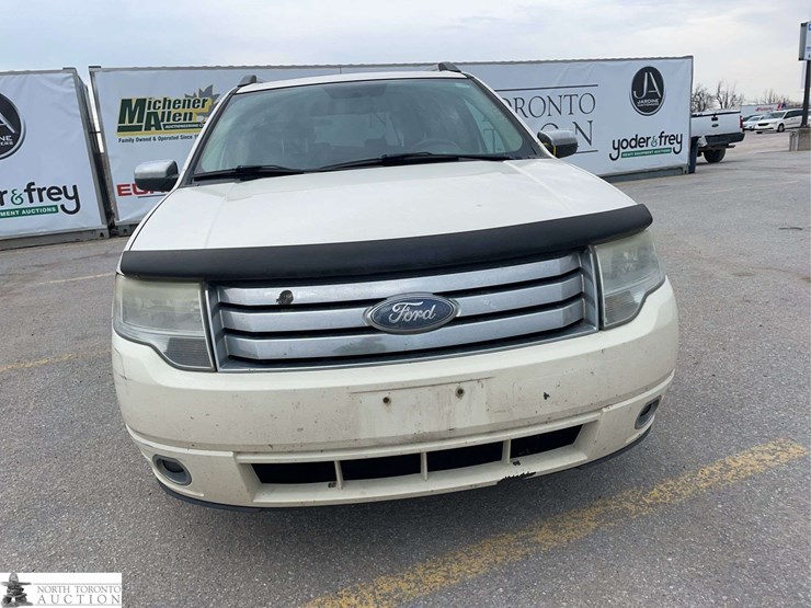 2009-ford-taurus-x-image-2