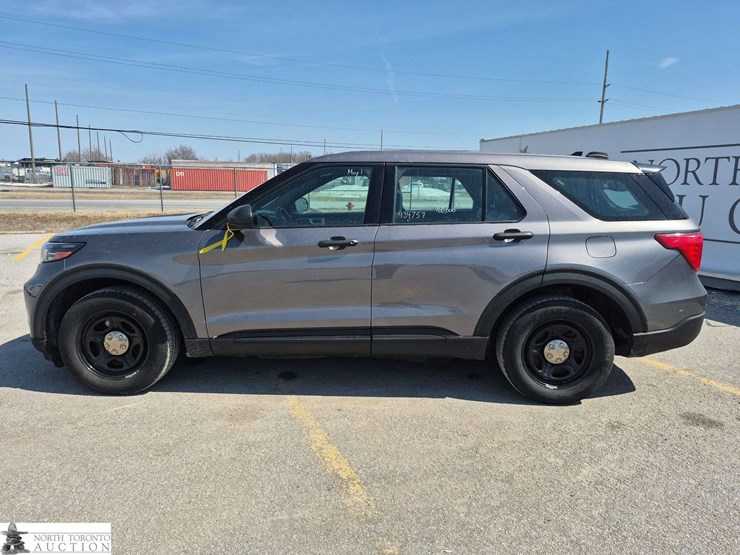 2020-ford-explorer-image-8