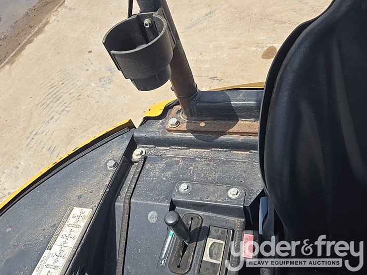 2022-deere-26g-image-66