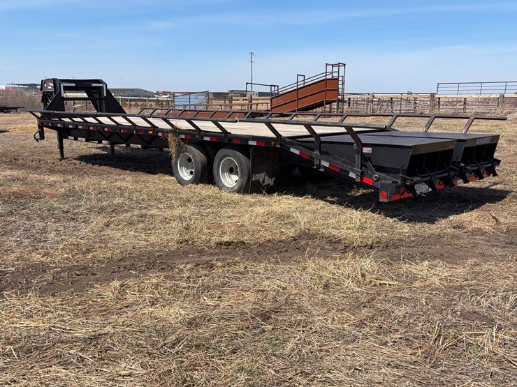 2017-load-rite-flatbed-trailer-image-3