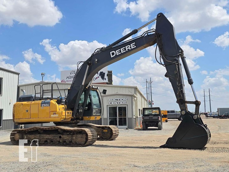 2018-deere-250g-lc-image-2