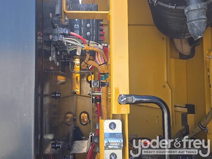 2017-caterpillar-336fl-image-45