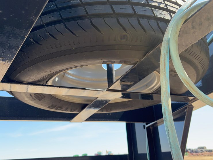 2017-load-rite-flatbed-trailer-image-9