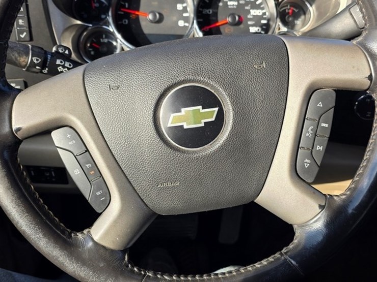 2011-chevrolet-2500-image-75