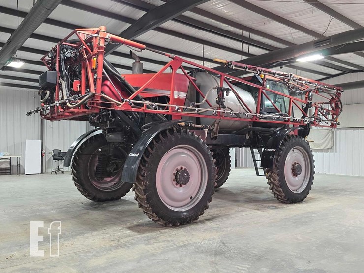 case-ih-patriot-3330-image-3