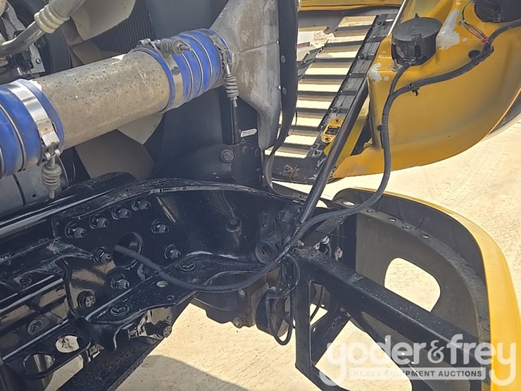 2012-freightliner-cascadia-125-image-69