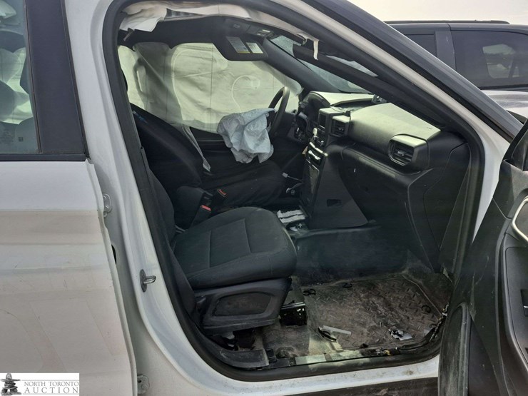 2023-ford-explorer-image-13