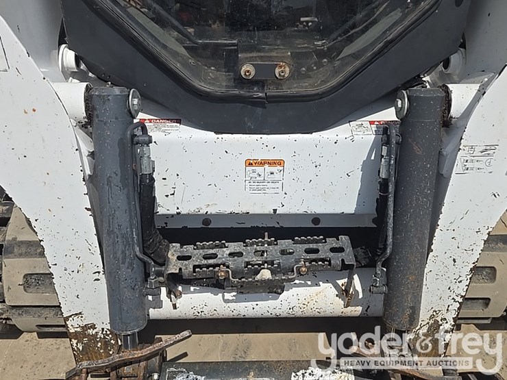 2021-bobcat-t740-image-26