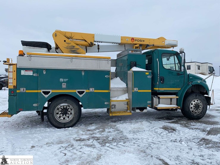 2011-freightliner-m2-106-image-7