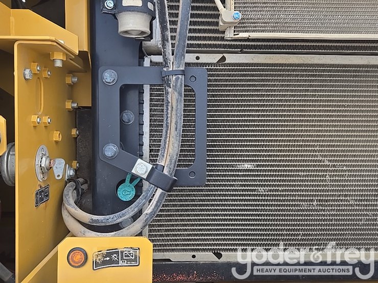 2019-caterpillar-336-image-63