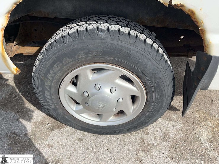 2011-ford-cargo-image-23