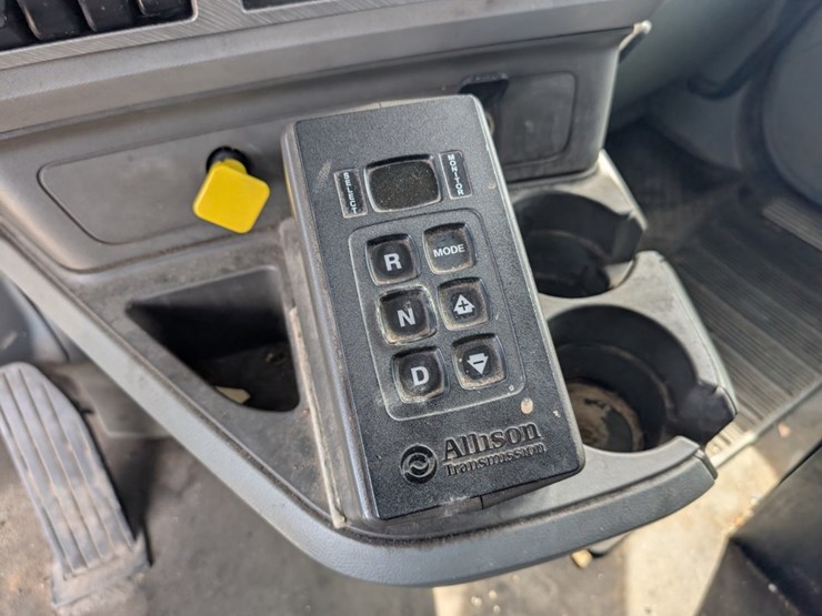 2015-kenworth-t880-image-16