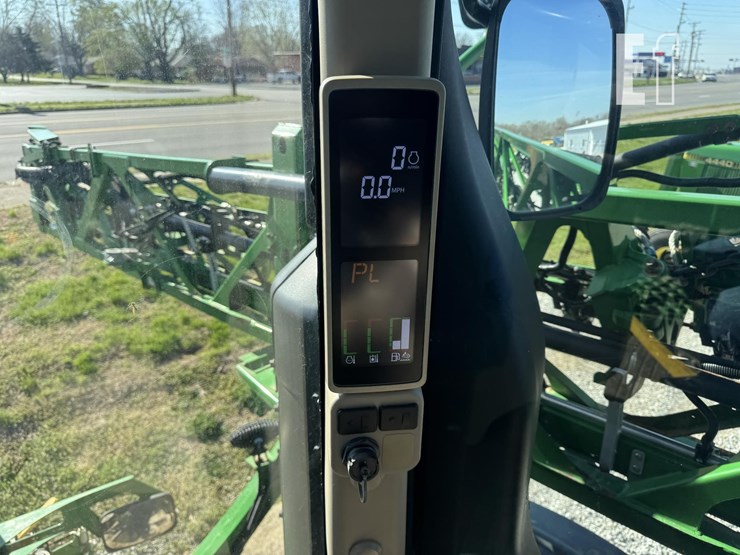 2017-john-deere-r4038-image-37