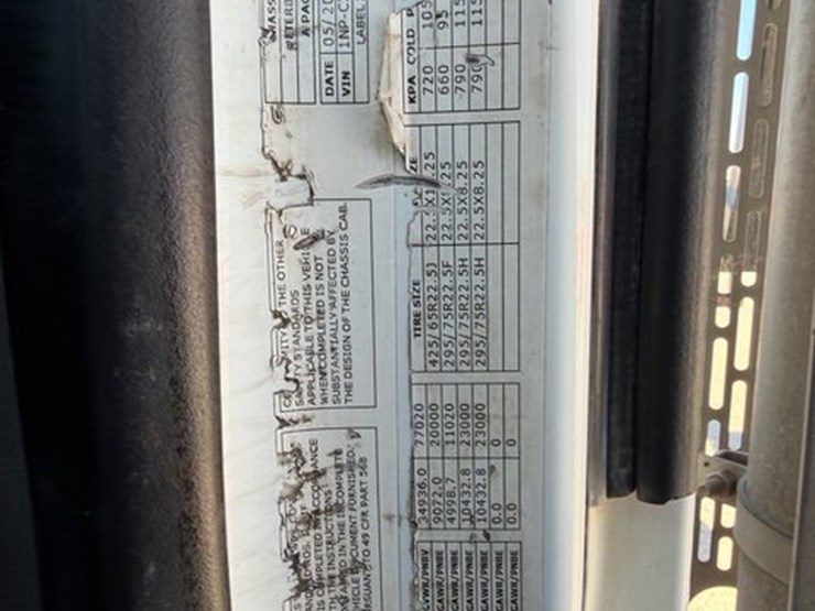 2016-peterbilt-567-image-16