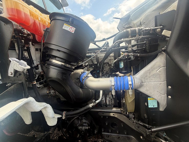 2022-western-star-4700-image-10