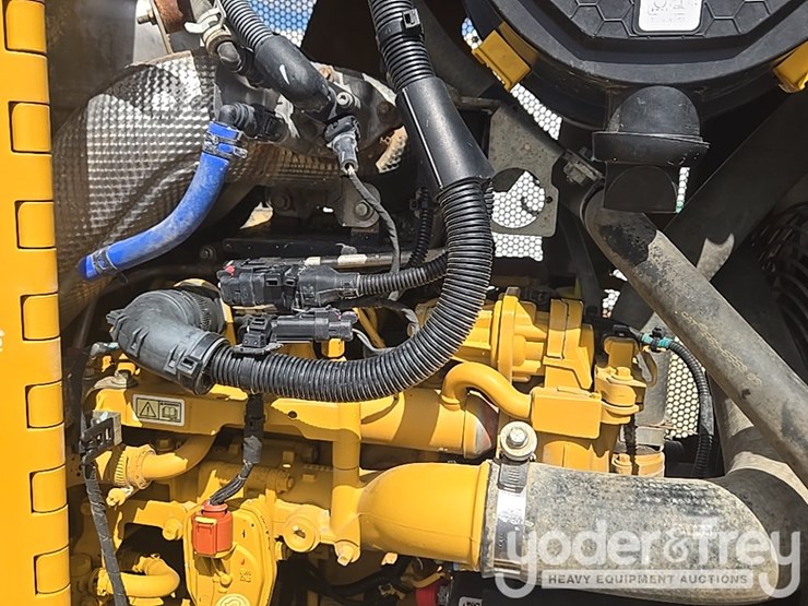 2021-caterpillar-d1-image-53