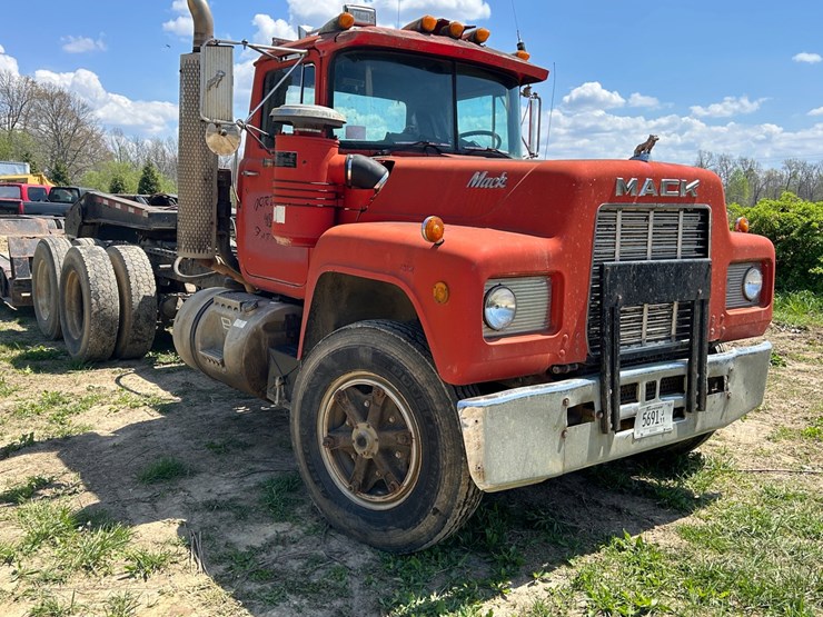 #31965-•-1989-mack-r688-tandem-axle-truck-tractor-image-8