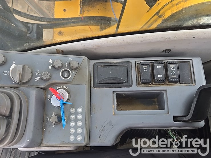 2017-deere-210g-lc-image-132