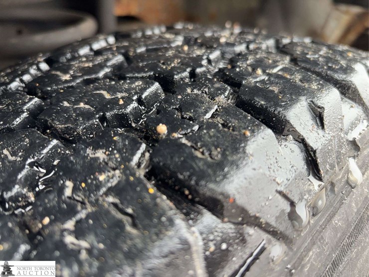 2011-ford-cargo-image-38