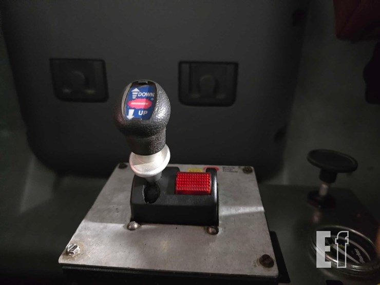 2017-mack-pinnacle-chu613-image-17