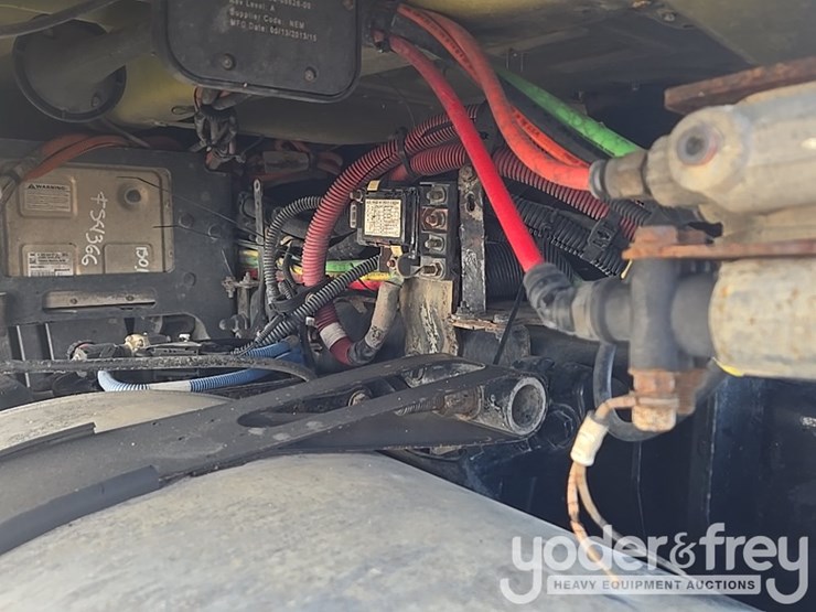 2014-freightliner-cascadia-113-image-57