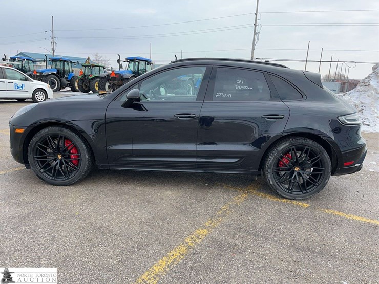 2024-porsch-macan-gts-image-7