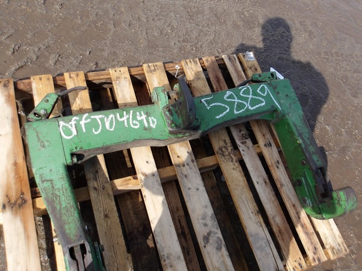 #5889-•-john-deere-quick-hitch-image-1