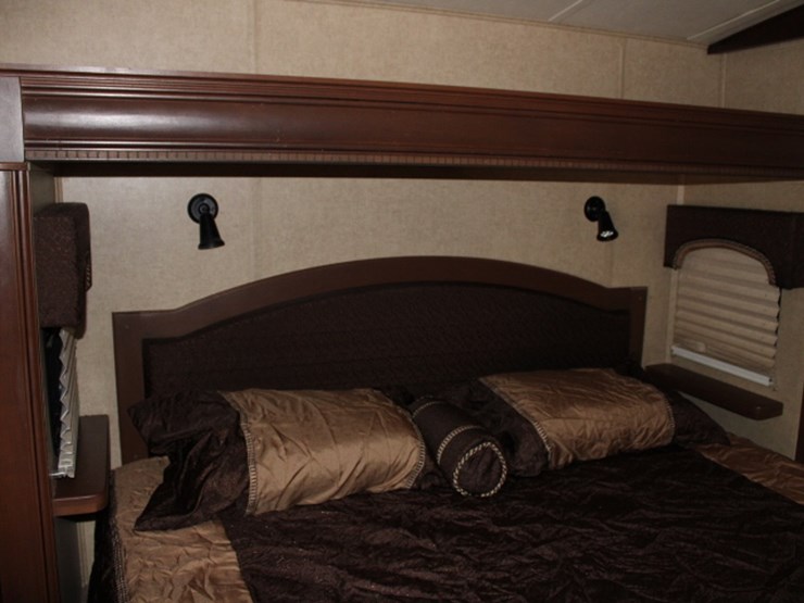 #7364-•-2015-jayco-pinnacle-fifth-wheel-camper-image-17