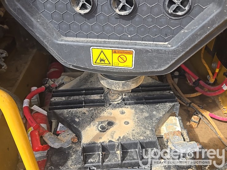 2019-caterpillar-336-image-36