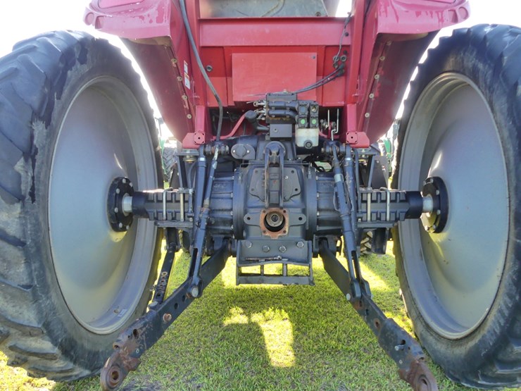 case-ih-farmall-140a-image-5