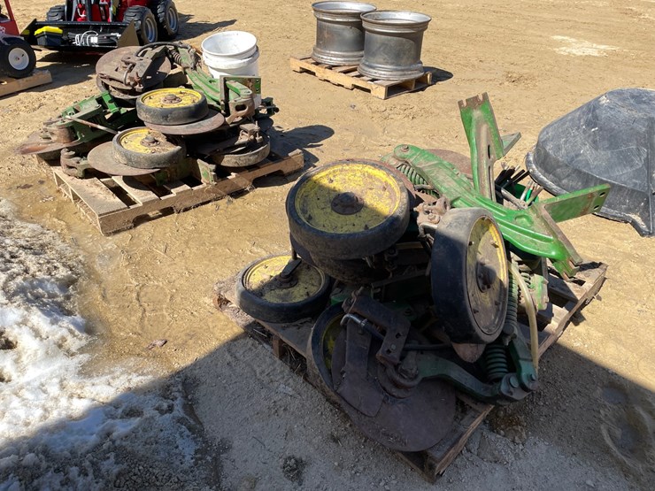 #3956-•-(12)-john-deere-single-disc-culters-image-4