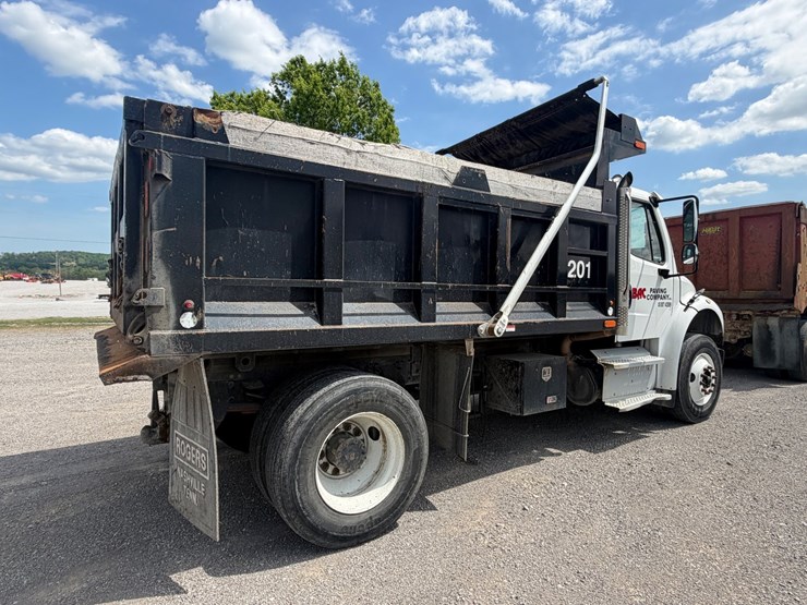 2020-freightliner-m2-106-image-3