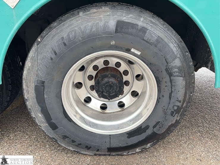 2012-freightliner-m2-106-image-47