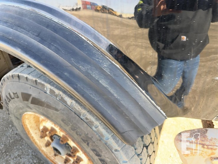 2005-sterling-lt9500-image-26