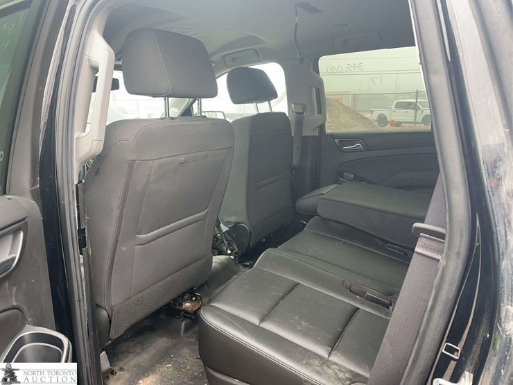 2017-chevrolet-tahoe-image-16