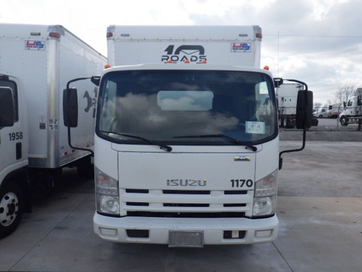 2014-isuzu-npr-hd-image-2