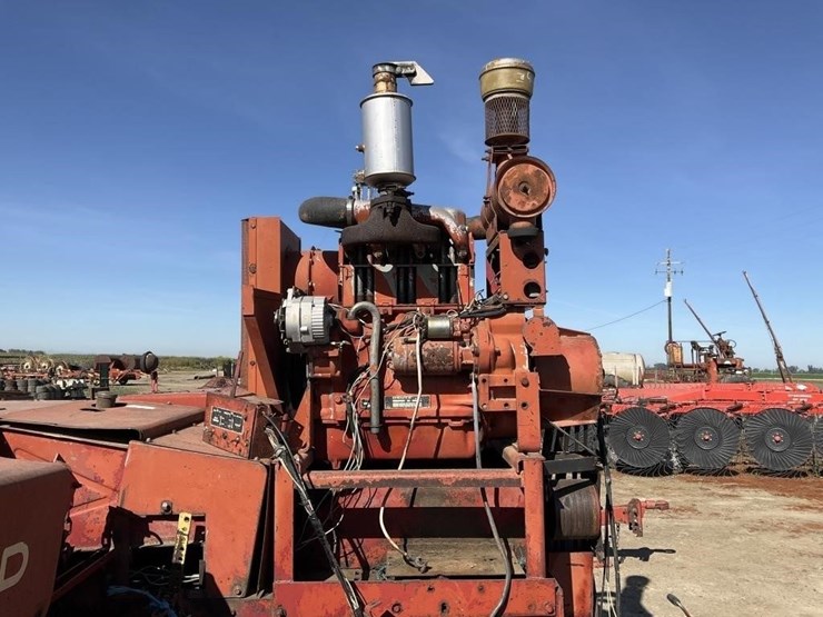 new-holland-500-image-9