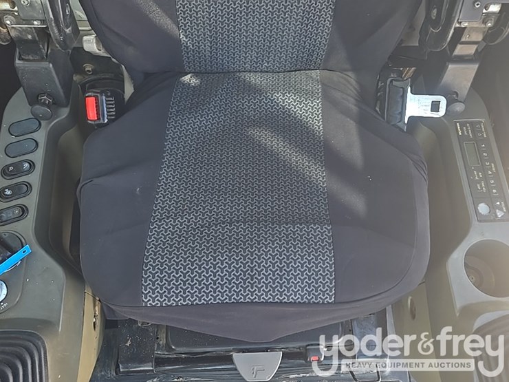 2015-komatsu-pc490-lc-11-image-143