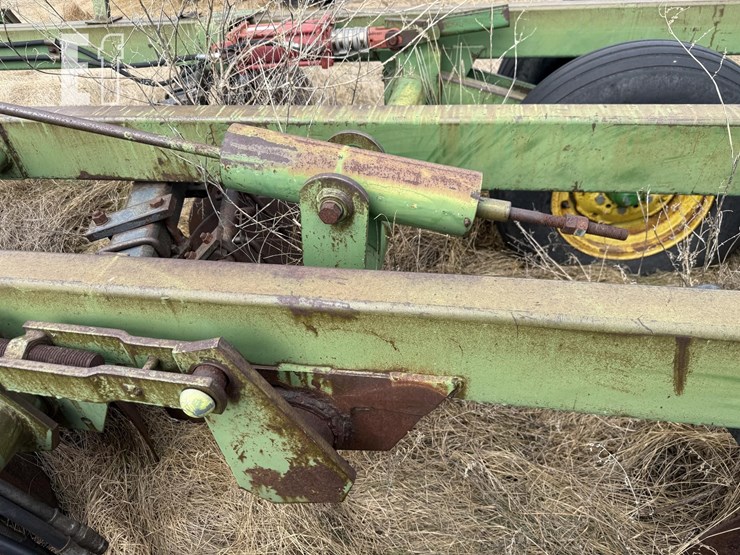 john-deere-230-image-12