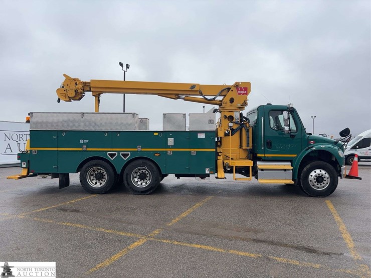 2012-freightliner-m2-106-image-3