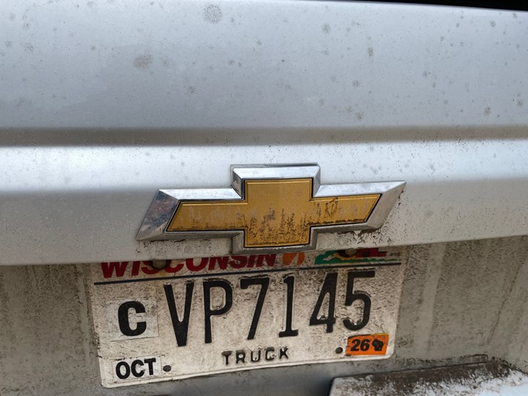 2015-chevrolet-suburban-image-9